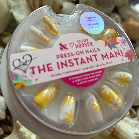 📚💅🏽All Your Perfects by Colleen Hoover with matching nail set - Picture 5 of 8